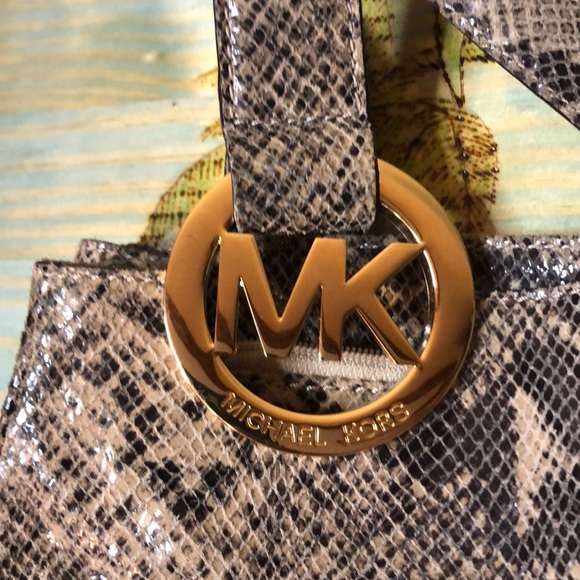 Michael Kors ~ SnakeSkin Shoulder Bag - Picture 2 of 14